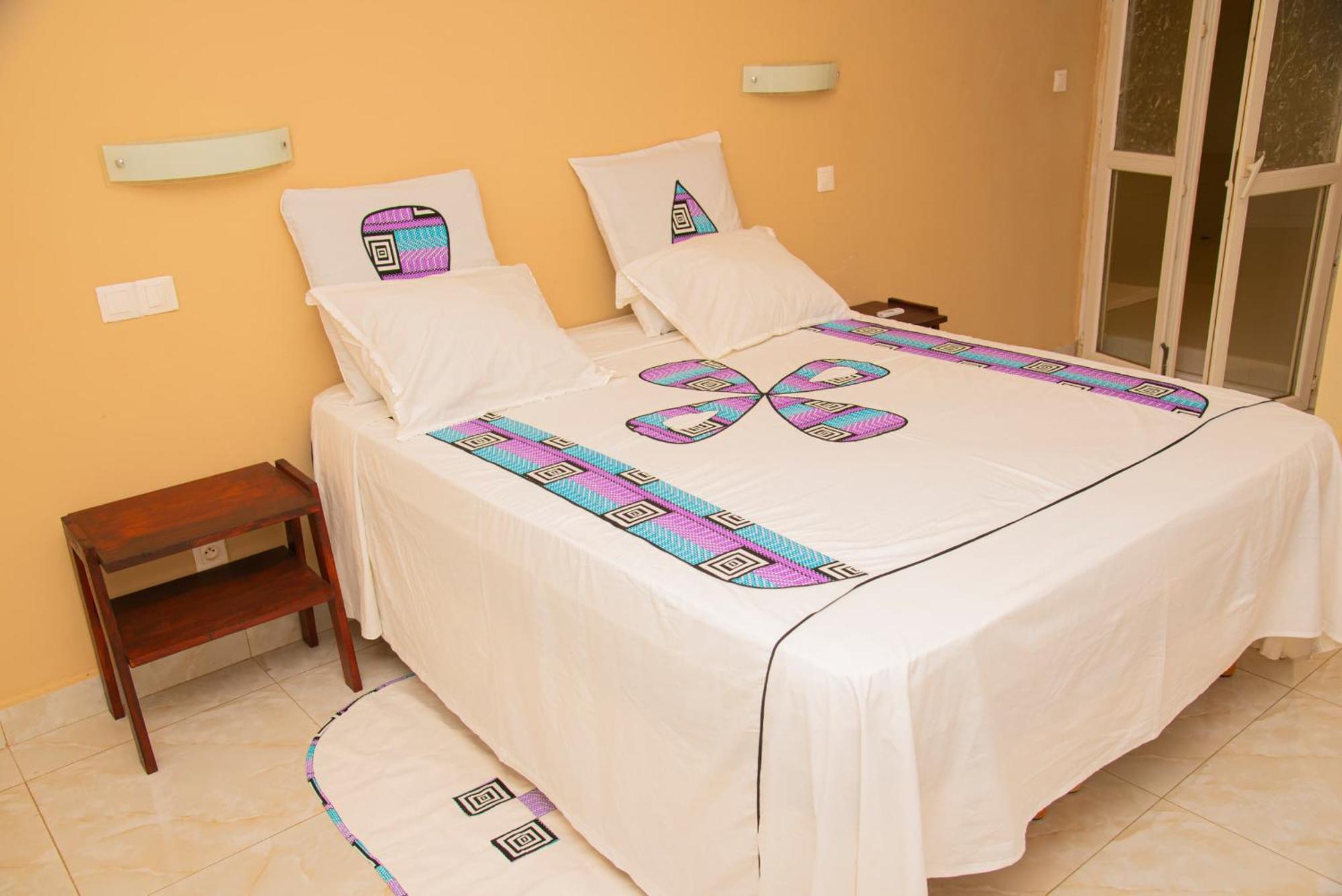 Saly Chambres D'Hotes Villa Luciana מראה חיצוני תמונה
