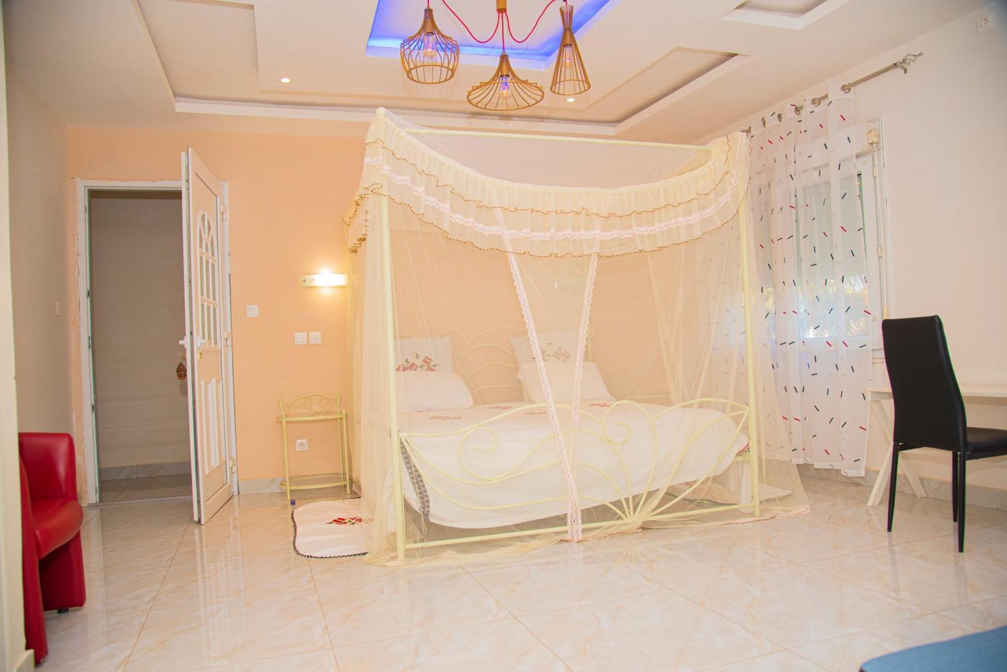 Saly Chambres D'Hotes Villa Luciana מראה חיצוני תמונה